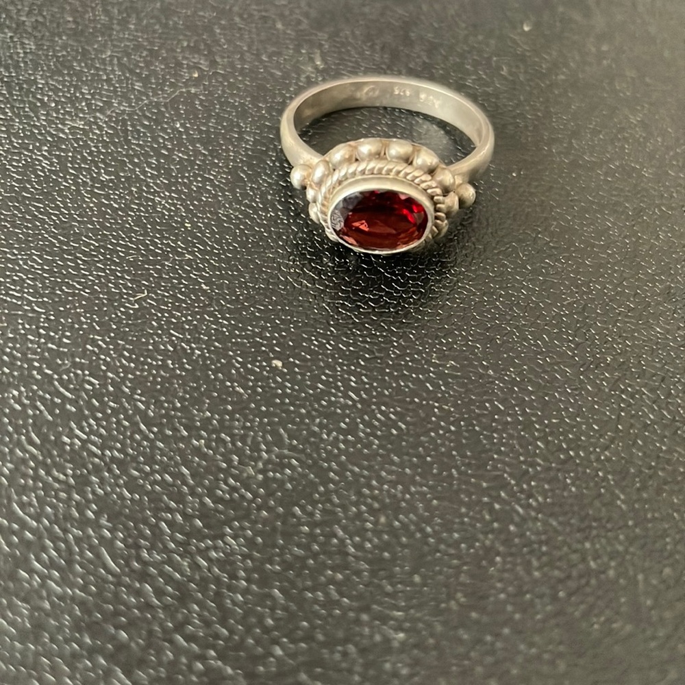 Sterling NEW silver garnet ring SZ 7.5 Stamped 925.  Absolutely gorgeous - Picture 2 of 11